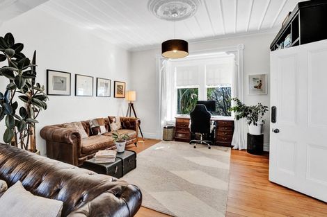 Photo of property in 5 Rogan Street, New Plymouth, 4310