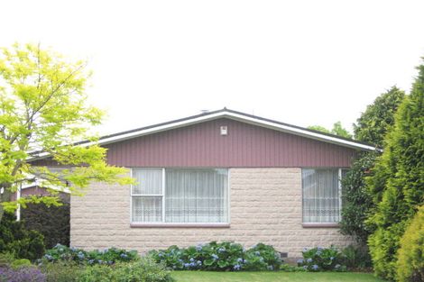 Photo of property in 12 Beeston Place, Redwood, Christchurch, 8051