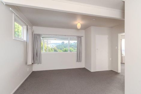 Photo of property in 106a Newlands Road, Newlands, Wellington, 6037