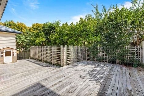 Photo of property in 71 Kemp Road, Massey, Auckland, 0614