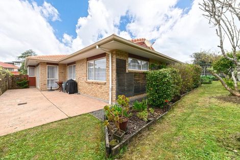 Photo of property in 112 Buscomb Avenue, Henderson, Auckland, 0610