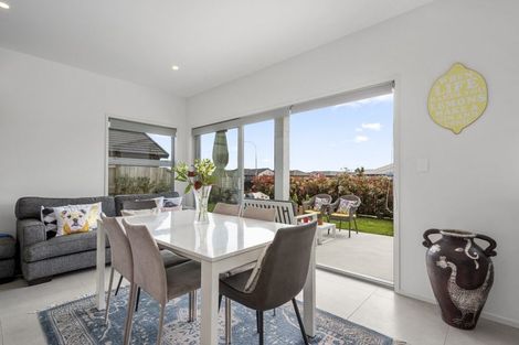 Photo of property in 77 Dunkeld Drive, Papamoa, 3118