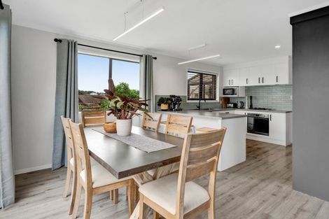 Photo of property in 17 Caledonia Place, Highlands Park, New Plymouth, 4312