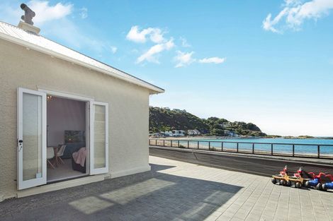 Photo of property in 72 Owhiro Bay Parade, Owhiro Bay, Wellington, 6023