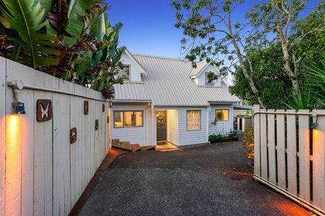 Photo of property in 8a Aplin Place, Birkdale, Auckland, 0626