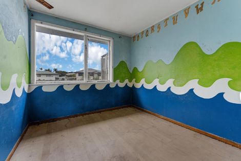 Photo of property in 12 Ozich Avenue, Te Atatu South, Auckland, 0610