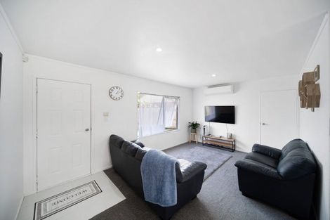 Photo of property in 10 Horlicks Place, Randwick Park, Auckland, 2105