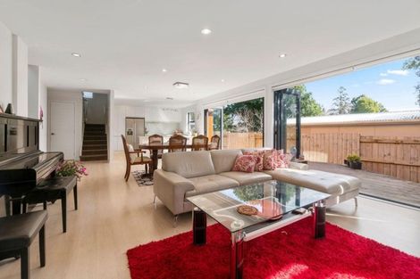 Photo of property in 72a Hobsonville Road, West Harbour, Auckland, 0618