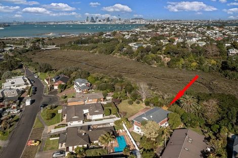 Photo of property in 13 Tarahanga Street, Northcote, Auckland, 0627