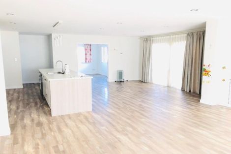 Photo of property in 24 Sohlue Place, Oteha, Auckland, 0632