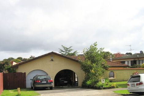 Photo of property in 71 Botany Road, Botany Downs, Auckland, 2010