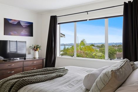 Photo of property in 16 Judkins Crescent, Cockle Bay, Auckland, 2014