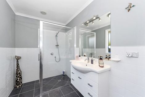 Photo of property in 22 Nielsen Gardens, Rototuna, Hamilton, 3210