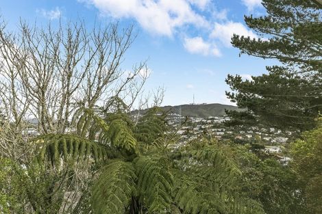 Photo of property in 31 Brooker Grove, Newlands, Wellington, 6037
