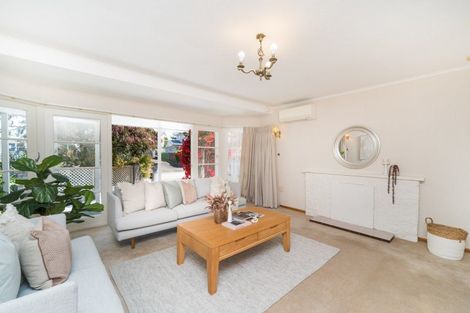 Photo of property in 11 Parkland Crescent, Terrace End, Palmerston North, 4410