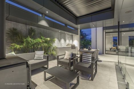 Photo of property in 281 Courtenay Street, Strandon, New Plymouth, 4312