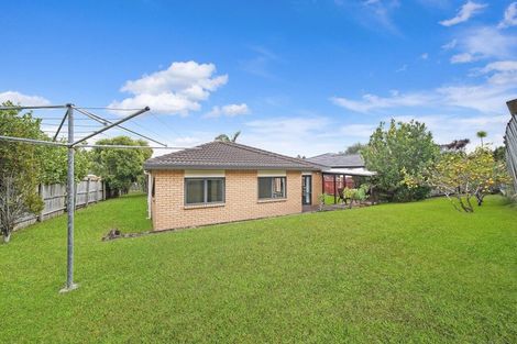 Photo of property in 12 Ginders Drive, Massey, Auckland, 0614
