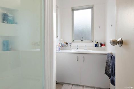 Photo of property in 2/36 Elizabeth Drive, West Harbour, Auckland, 0618