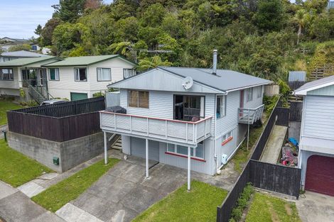 Photo of property in 32 Kingsley Street, Stokes Valley, Lower Hutt, 5019
