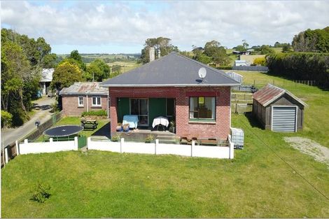 Photo of property in 1410 Devon Road, Brixton, Waitara, 4382