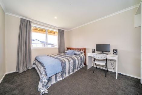 Photo of property in 16 Poulson Grove, Trentham, Upper Hutt, 5018
