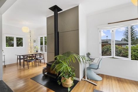 Photo of property in 1/115 Shakespeare Road, Milford, Auckland, 0620