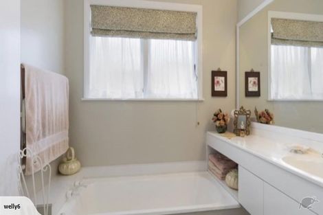 Photo of property in 53 Oakleigh Street, Maungaraki, Lower Hutt, 5010