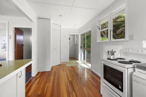 Photo of property in 16 Greer Crescent, Tawa, Wellington, 5028