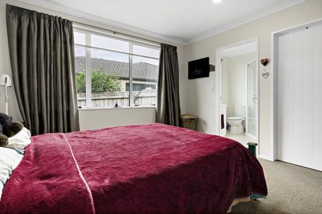 Photo of property in 11 Logan Place, Waiuku, 2123