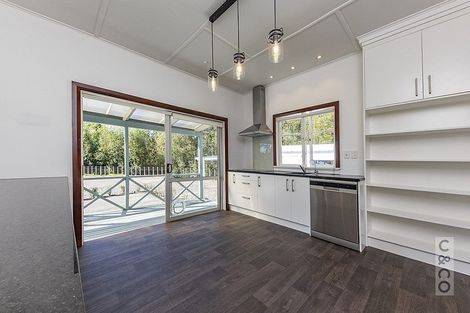 Photo of property in 231 Waitakere Road, Taupaki, Henderson, 0782