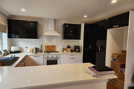 Photo of property in 24 Holt Avenue, Torbay, Auckland, 0630