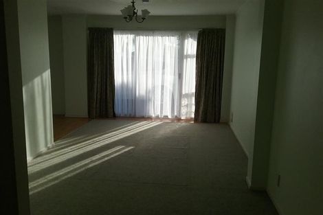 Photo of property in 33 Lewisham Street, Highland Park, Auckland, 2010