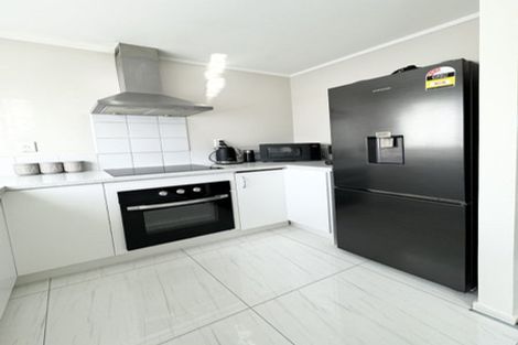 Photo of property in 1/5 John Jennings Drive, Oteha, Auckland, 0632