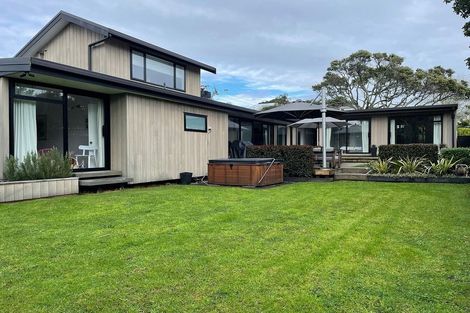 Photo of property in 21 Alfred Street, Northcote Point, Auckland, 0627