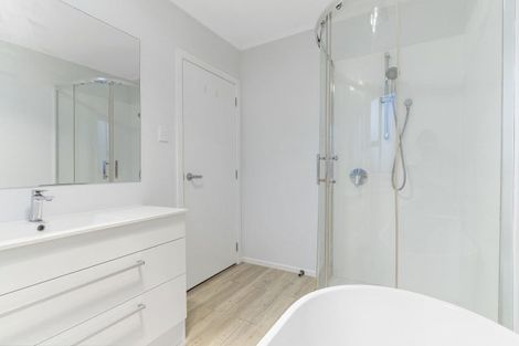 Photo of property in 9 Pohutukawa Avenue, Red Beach, 0932