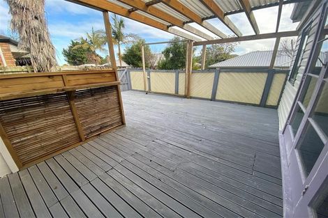Photo of property in 18 Mcleod Road, Weymouth, Auckland, 2103