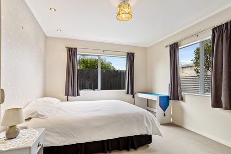 Photo of property in 44a Yeovil Road, Te Atatu Peninsula, Auckland, 0610