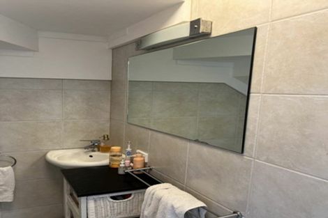 Photo of property in 2/104 Ocean View Road, Northcote, Auckland, 0627