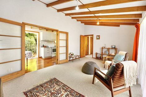 Photo of property in 6 Cotswold Crescent, Newlands, Wellington, 6037