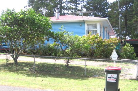 Photo of property in 5 Thornlow Street, Glendene, Auckland, 0602