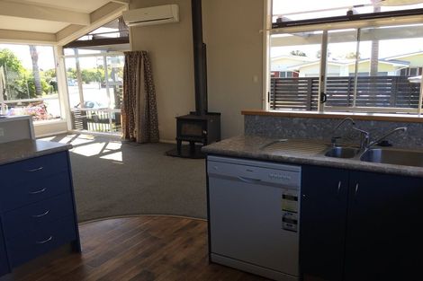 Photo of property in 8 Evelyn Place, Welbourn, New Plymouth, 4310