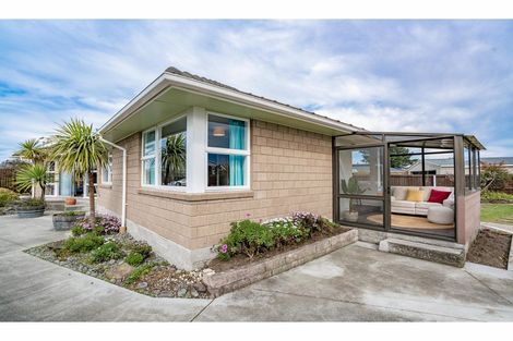 Photo of property in 37 Woodgrove Avenue, North New Brighton, Christchurch, 8083