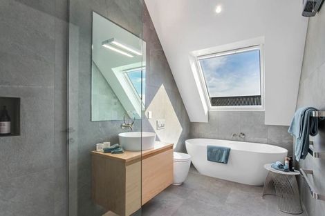 Photo of property in 27 Beachville Road, Redcliffs, Christchurch, 8081