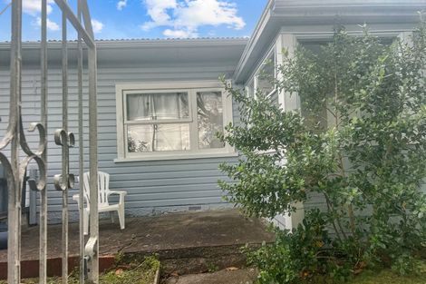 Photo of property in 53 Target Road, Totara Vale, Auckland, 0629