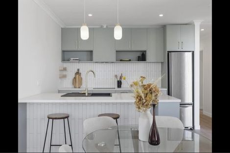 Photo of property in 21 Waione Avenue, Te Atatu Peninsula, Auckland, 0610