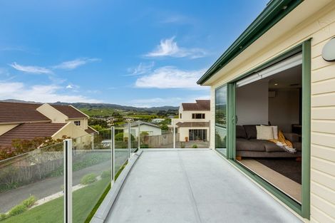 Photo of property in 12 Bowsprit Way, Whitby, Porirua, 5024
