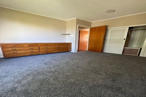 Photo of property in 25 Ellesmere Crescent, Pakuranga Heights, Auckland, 2010