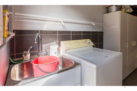 Photo of property in 84 Timaru Road, Waimate, 7924