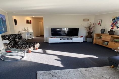 Photo of property in 32 Oswald Crescent, Paparangi, Wellington, 6037