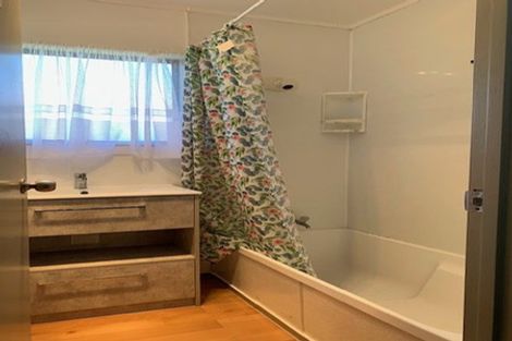 Photo of property in 3a Fruitvale Road, New Lynn, Auckland, 0600